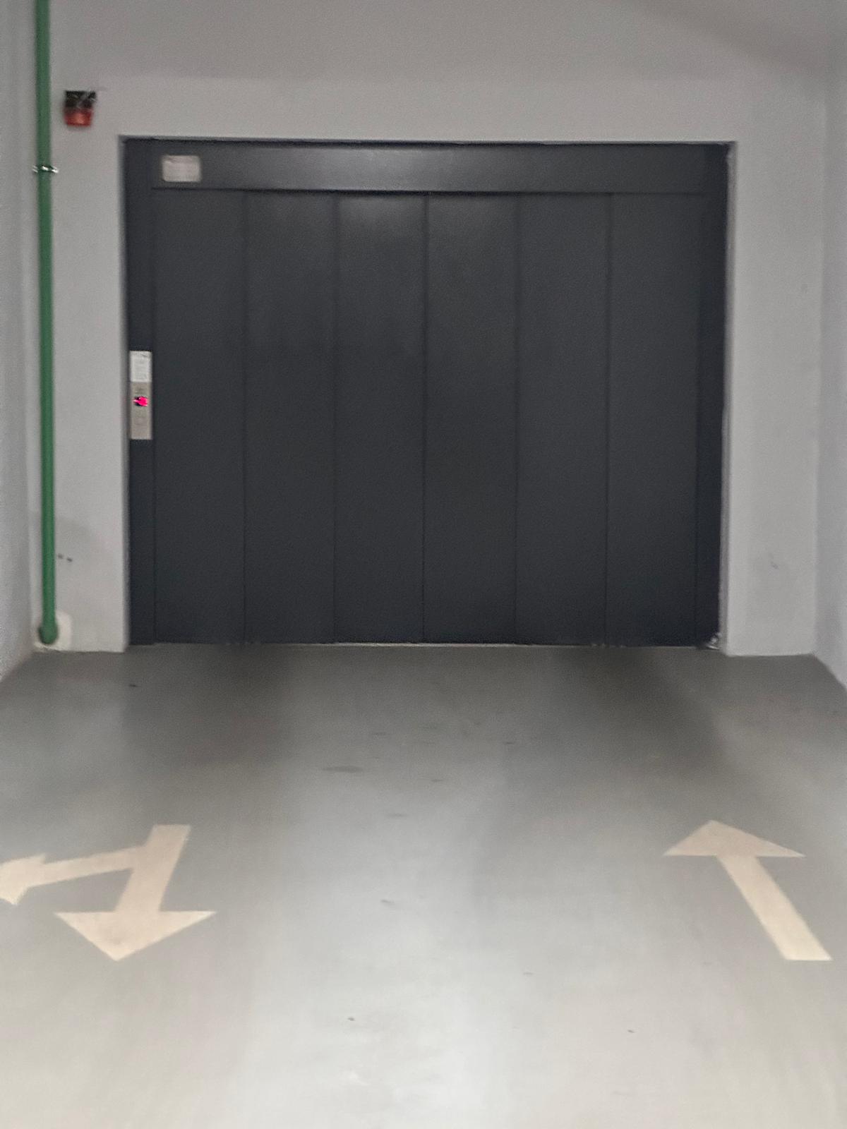 Prodajemo garažu, Kalenic Pijaca, 14m²