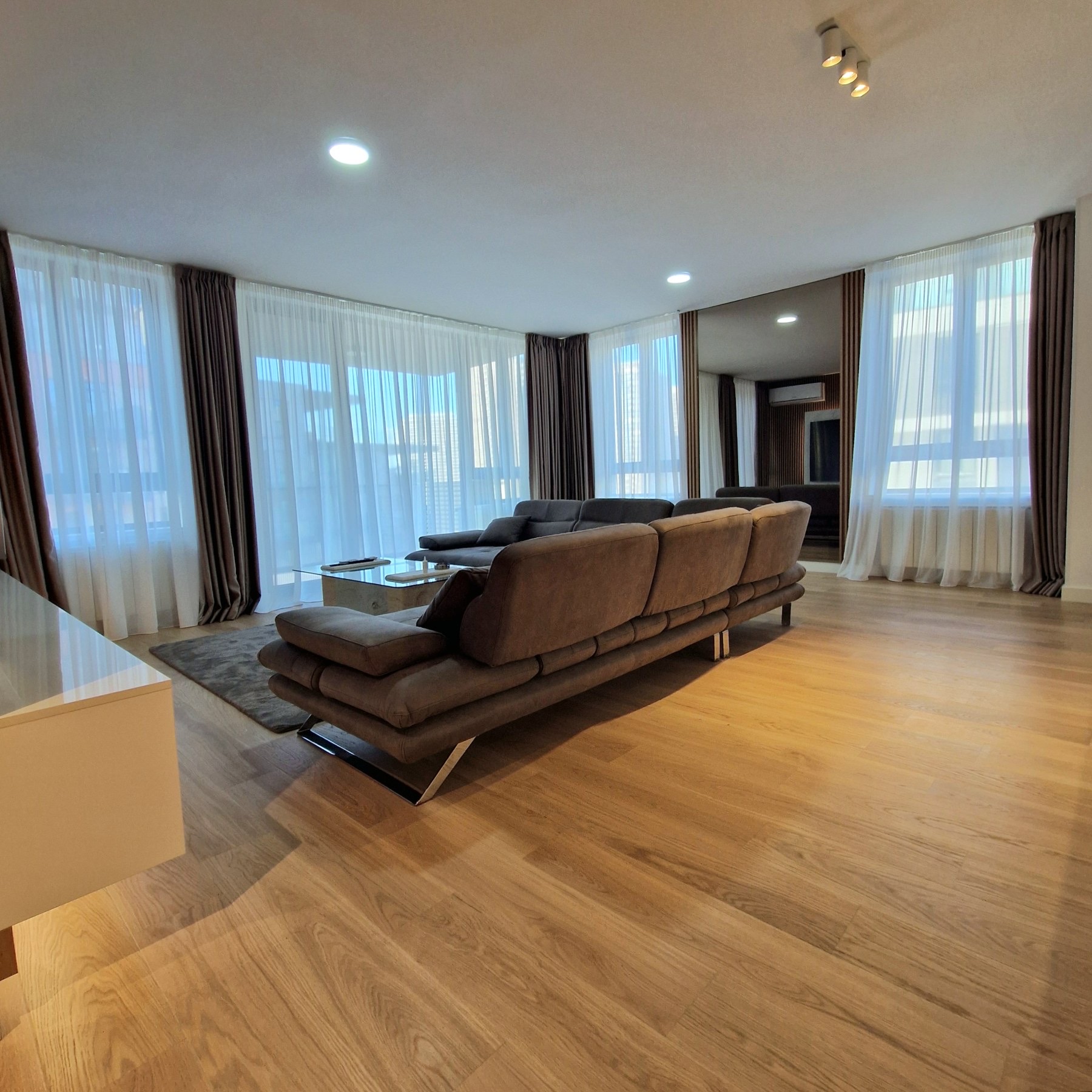 Prodajemo četvorosoban stan, Beograd Na Vodi, 123m²