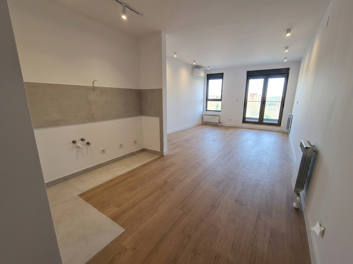 Luksuzan studio sa terasom i pogledom na Bajfordovu sumicuu