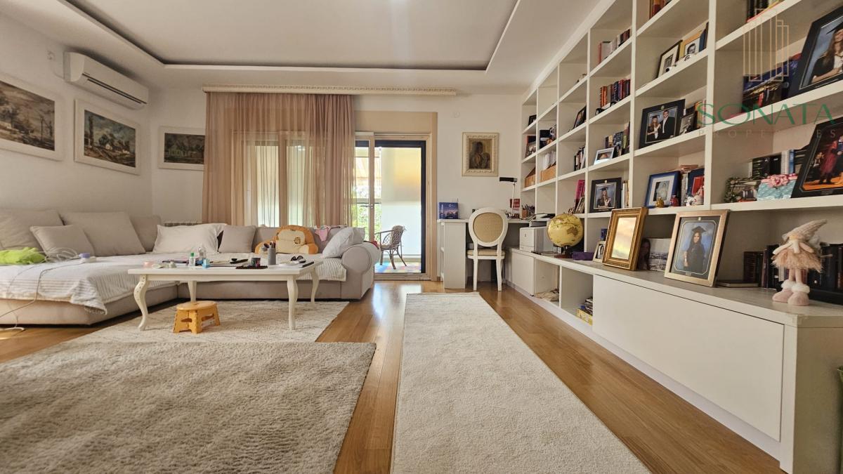 LUKSUZAN STAN NA DEDINJU — 135 m²