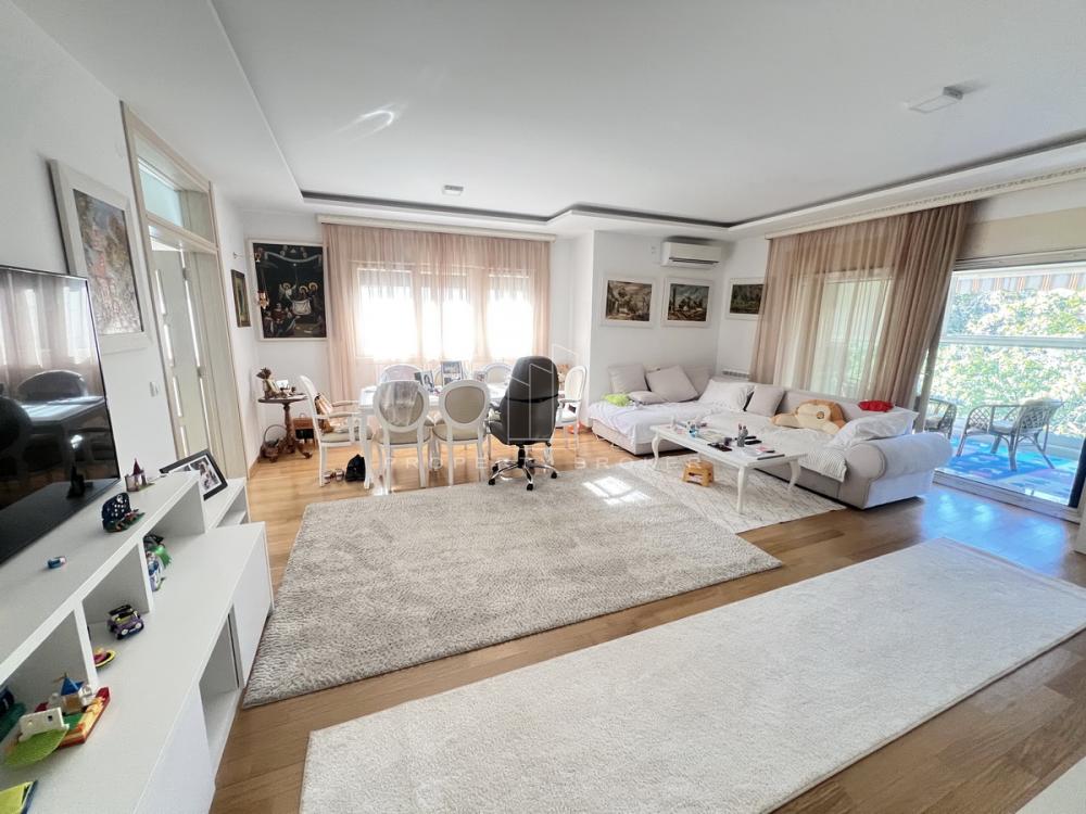 Dedinje, četvorosoban stan, kompletno namešten