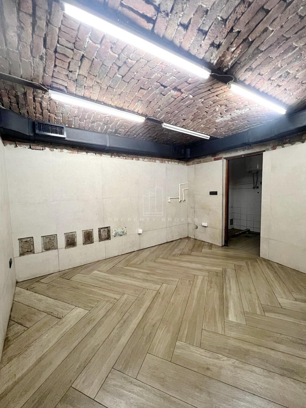 Prestižna lokacija, odličan za poslovni prostor